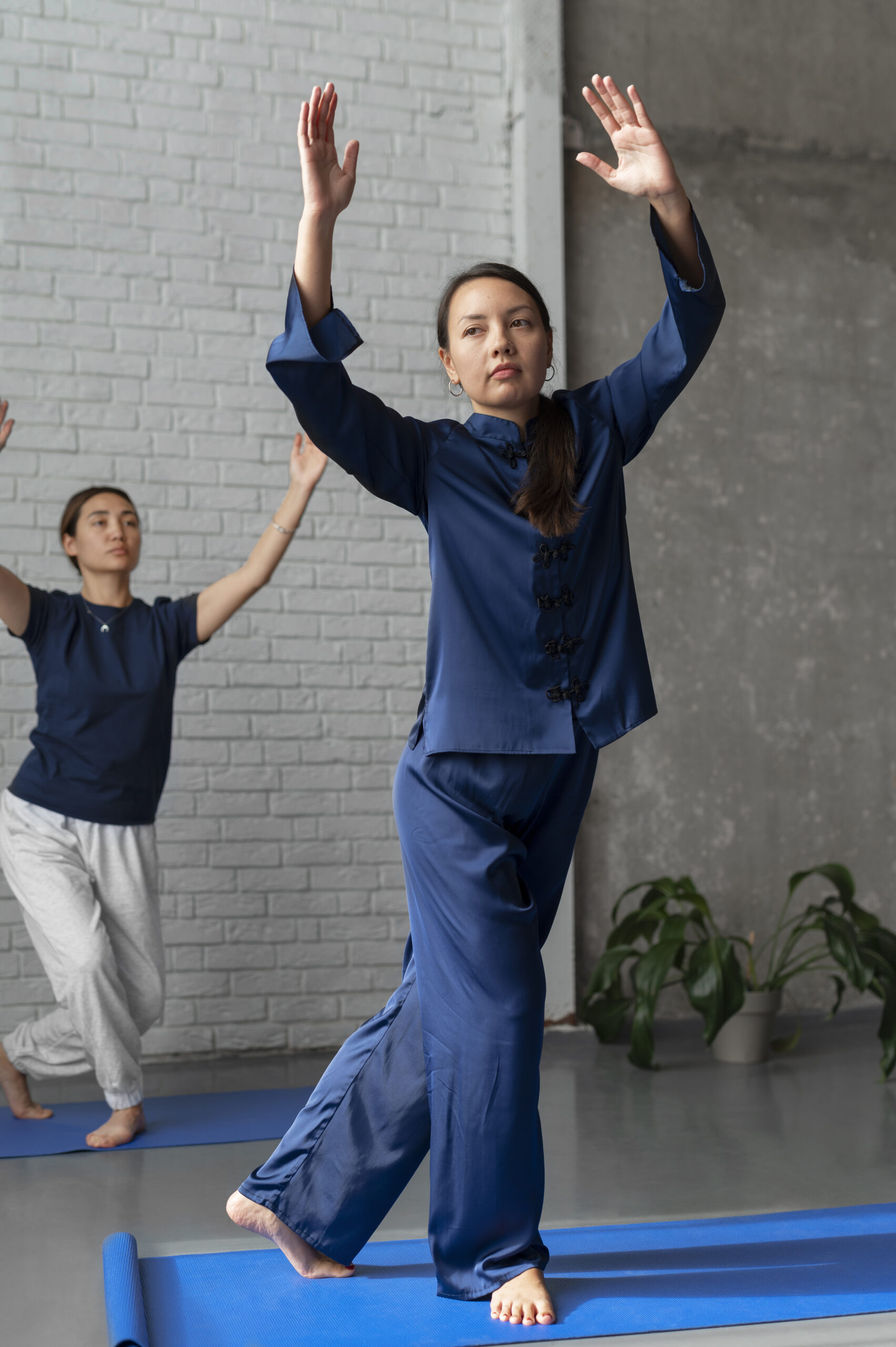 https://qigongcoach.de/wp-content/uploads/2025/12/full-shot-women-practising-tai-chi-together-scaled.jpg